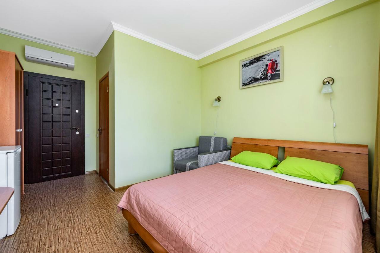 Green Hotel-Club Затока Экстерьер фото
