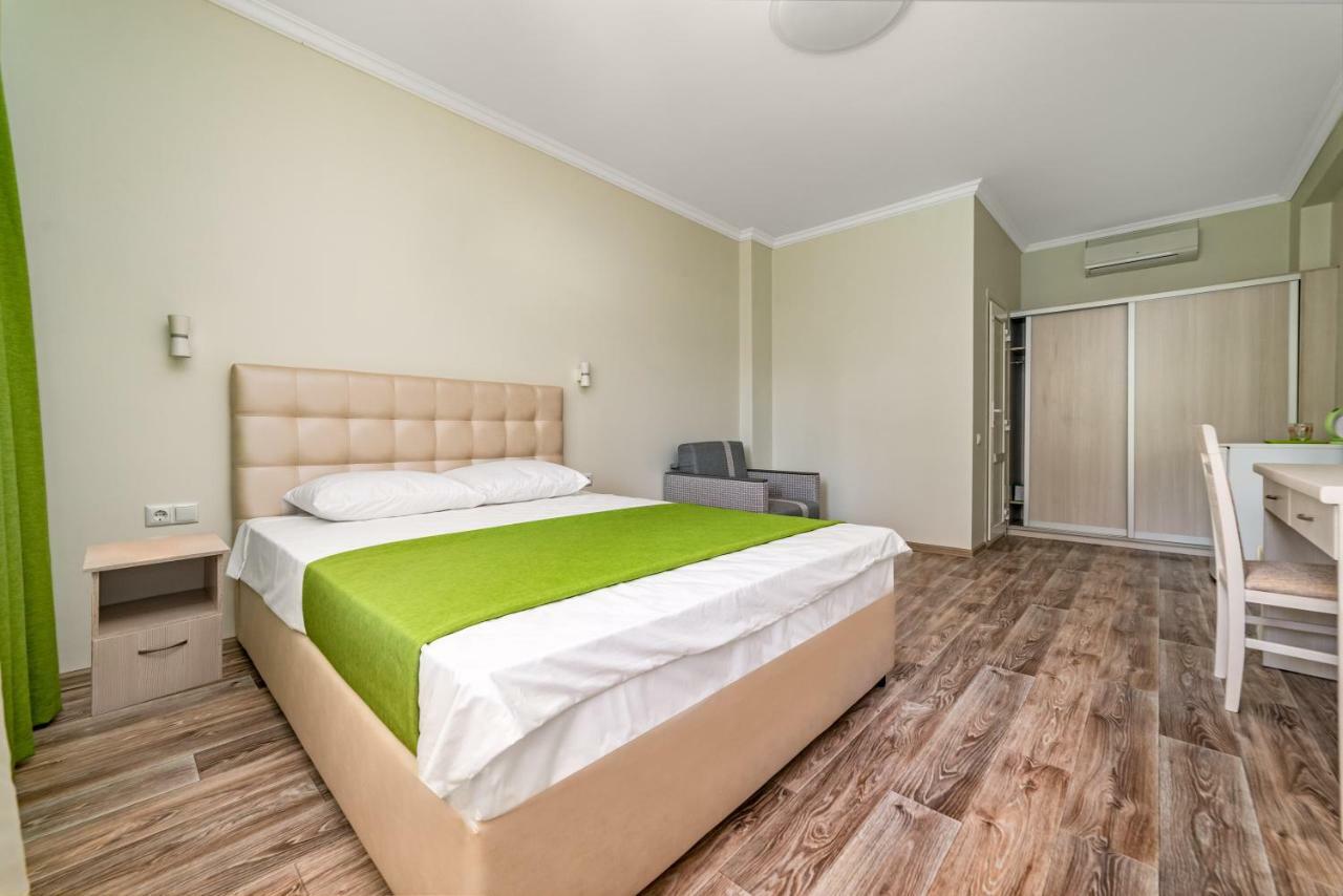 Green Hotel-Club Затока Экстерьер фото