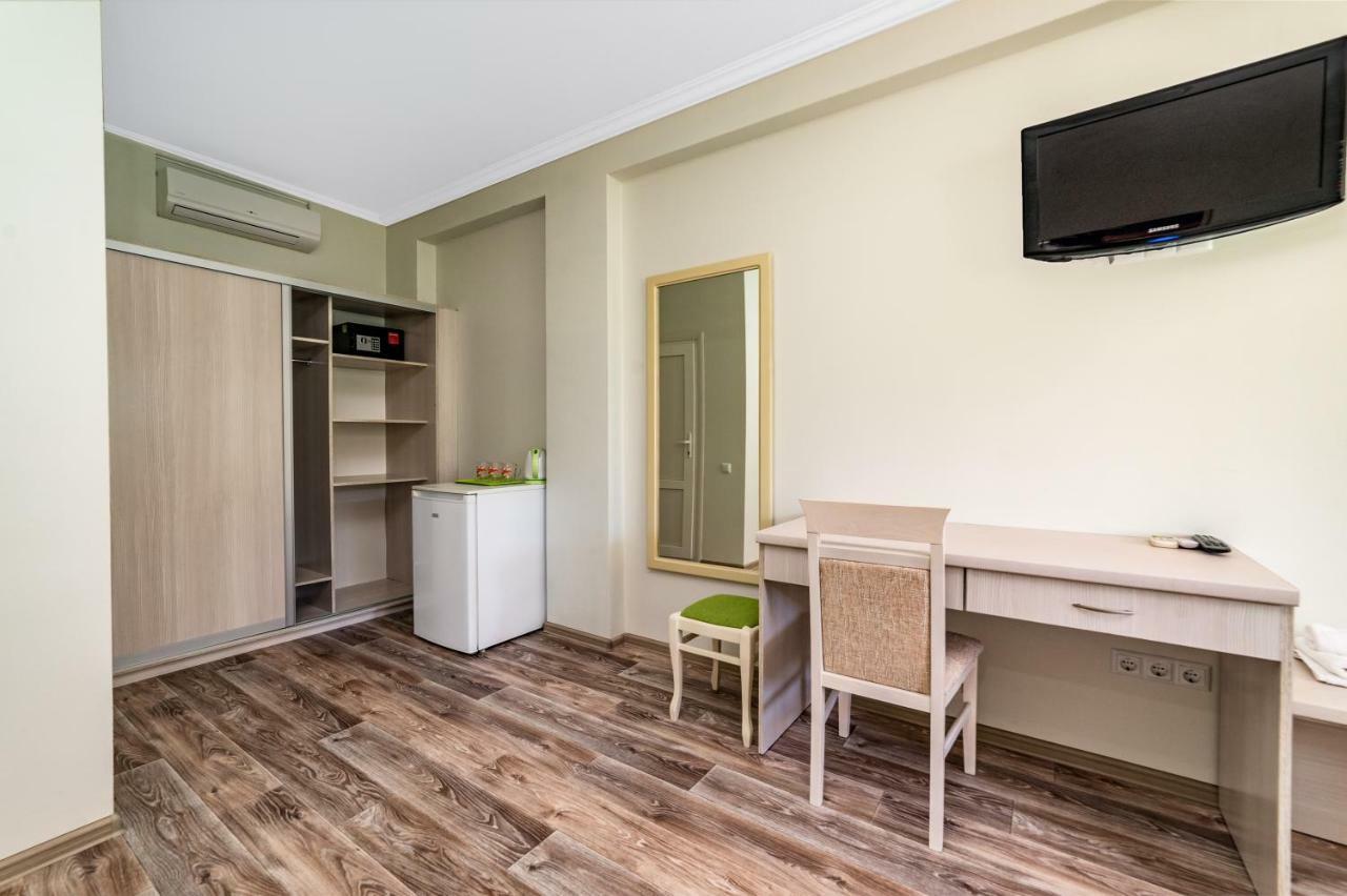 Green Hotel-Club Затока Экстерьер фото