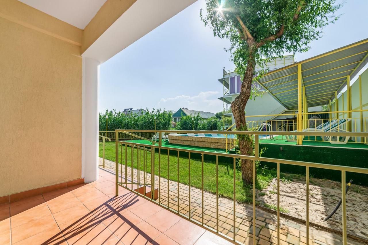 Green Hotel-Club Затока Экстерьер фото