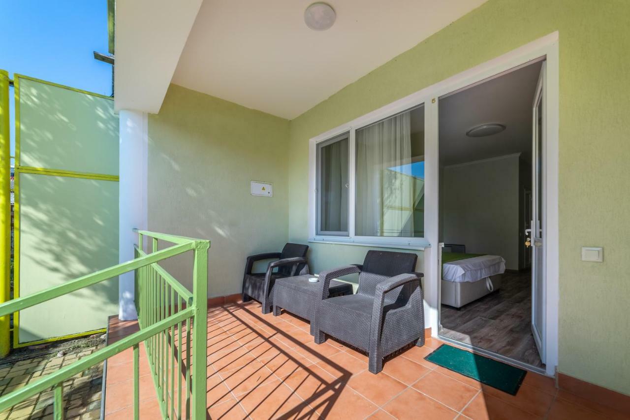 Green Hotel-Club Затока Экстерьер фото