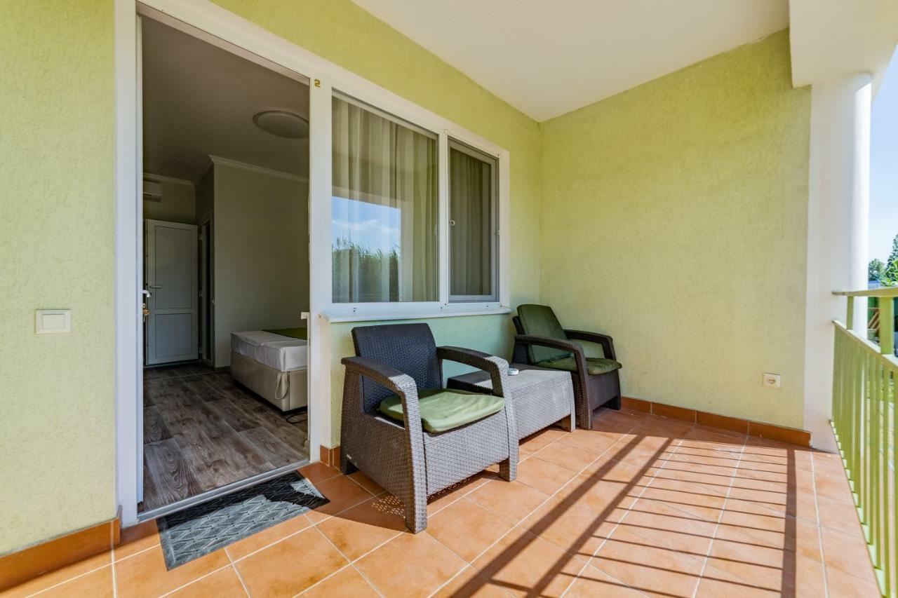 Green Hotel-Club Затока Экстерьер фото